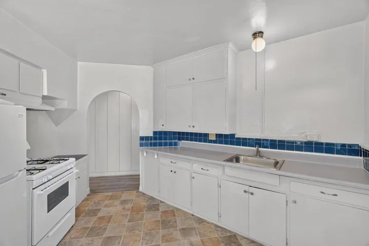 721 9th Street, Pacific Grove, California 93950