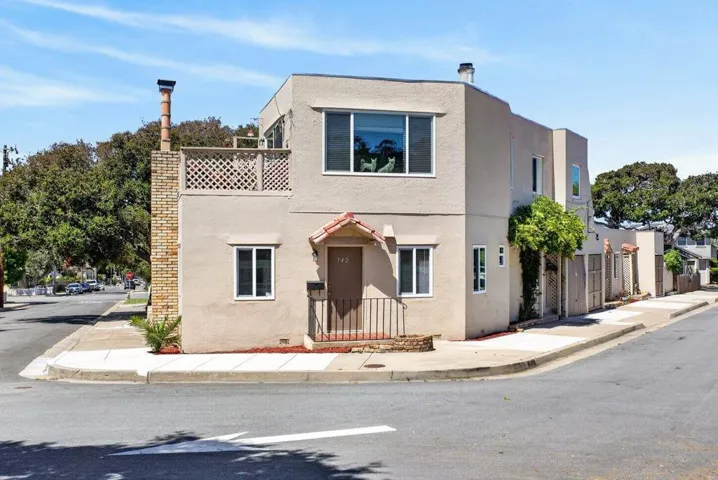 721 9th Street, Pacific Grove, California 93950