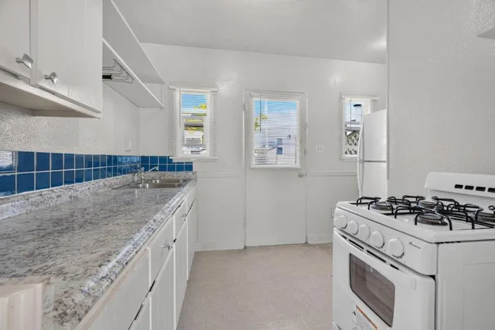 721 9th Street, Pacific Grove, California 93950