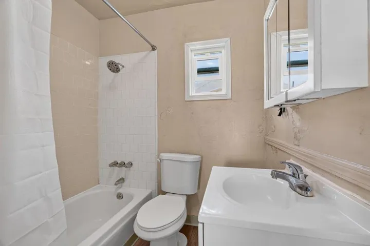721 9th Street, Pacific Grove, California 93950