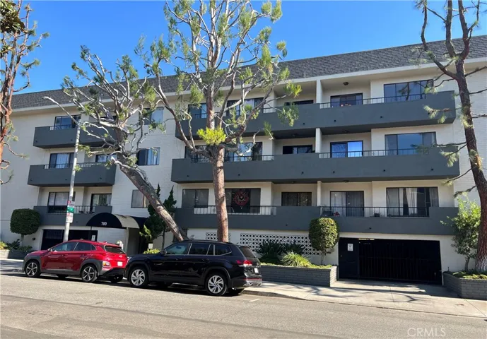 700 Westmount 202, West Hollywood, California 90069