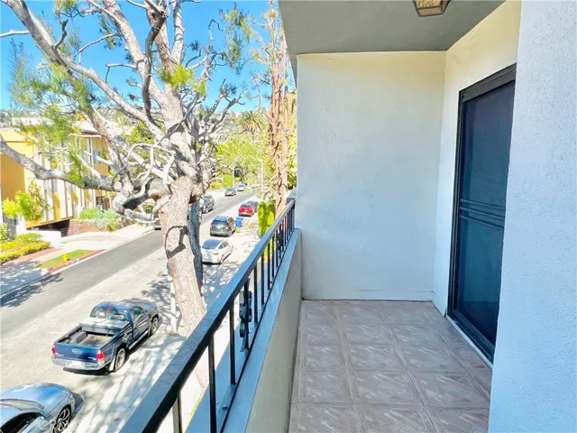 700 Westmount 202, West Hollywood, California 90069