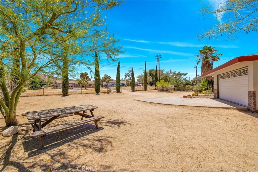 57556 Pueblo, Yucca Valley, California 92284 — photo 5