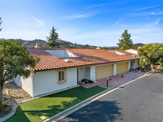 1232 La Paloma Glen, Escondido, California 92026