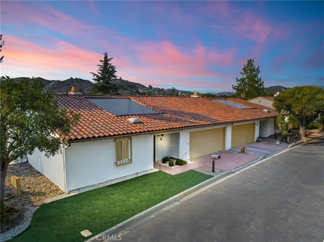 1232 La Paloma Glen, Escondido, California 92026