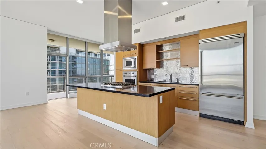 9 Macarthur Place N2002, Santa Ana, California 92707