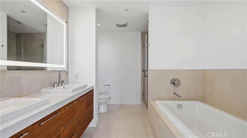 9 Macarthur Place N2002, Santa Ana, California 92707