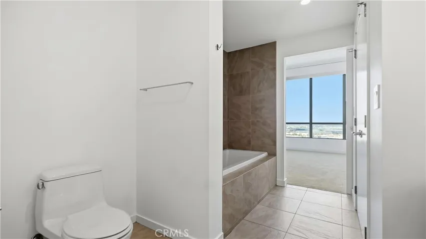 9 Macarthur Place N2002, Santa Ana, California 92707