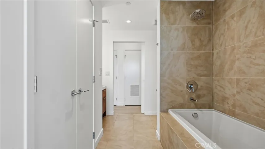 9 Macarthur Place N2002, Santa Ana, California 92707