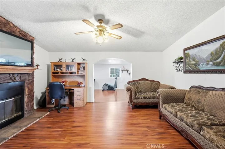 2121 E Ave I Spc 10 10, Lancaster, California 93535