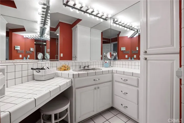 3134 Killarney Lane, Costa Mesa, California 92626