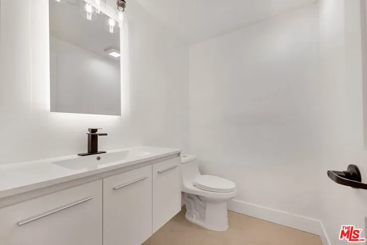 5892 Fairhaven Avenue, Woodland Hills, California 91367