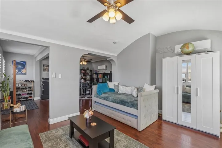 1600 W 80th Street, Los Angeles, California 90047
