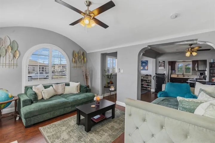 1600 W 80th Street, Los Angeles, California 90047