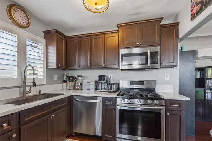 1600 W 80th Street, Los Angeles, California 90047