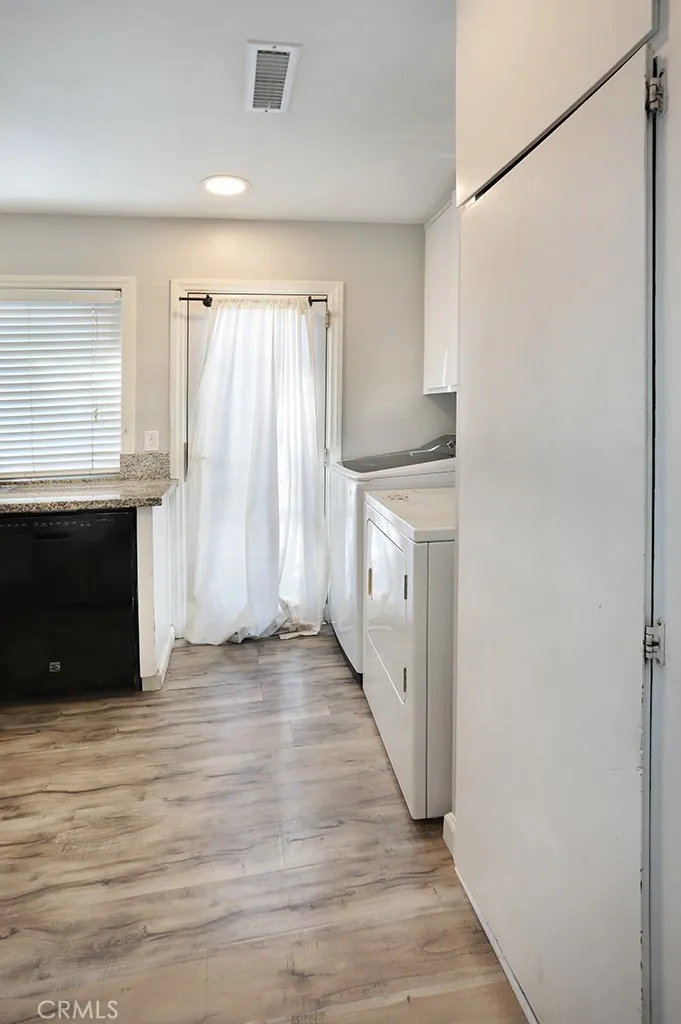 Entryway to kitchen