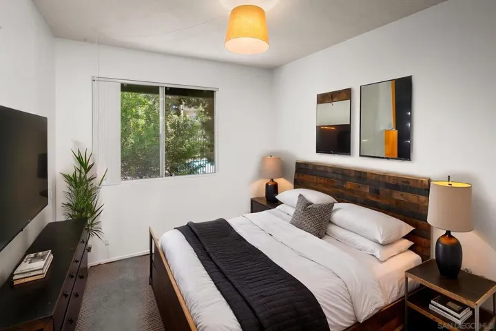 https://zimg.paragon.ice.com/ParagonImages/Property/PA/SDMLS/-528584/28/533/400/744ca38d67319540413080a269bf0731/3/f1ce31d22574f6821b6307431b032127/-528584-6d53aeea-1a4b-4eb7-bb6d-1b87e8503033.JPG