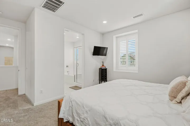17-Primary Bedroom