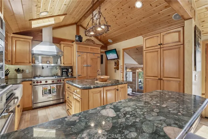 447 Cienega, Big Bear Lake, California 92315