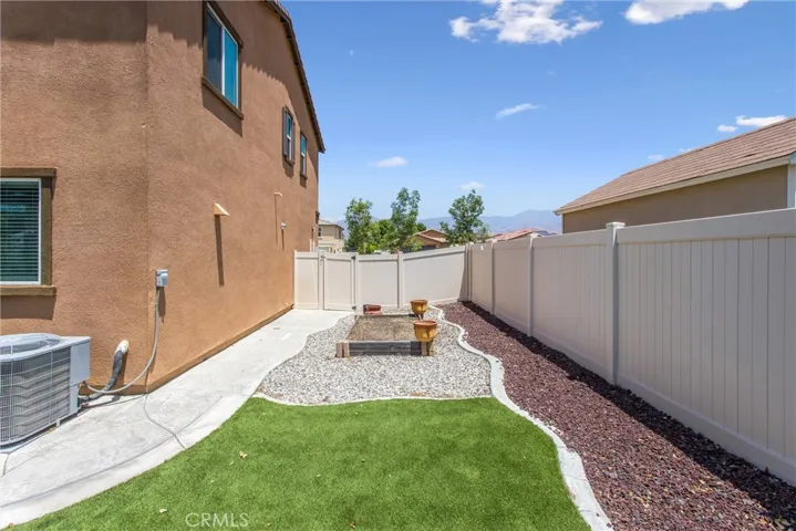 Side yard and vinyl fencing