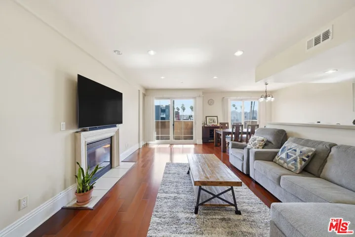 147 N Berendo Street 301, Los Angeles, California 90004