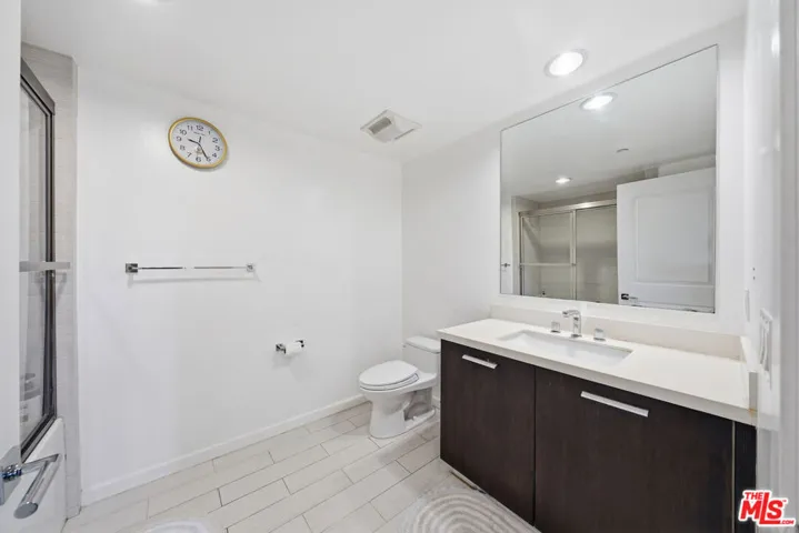 147 N Berendo Street 301, Los Angeles, California 90004