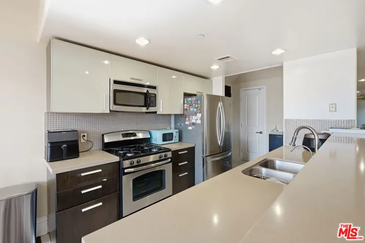 147 N Berendo Street 301, Los Angeles, California 90004