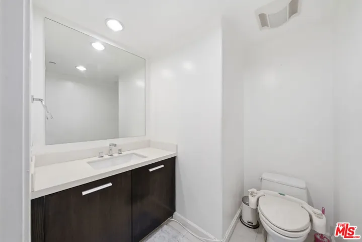 147 N Berendo Street 301, Los Angeles, California 90004