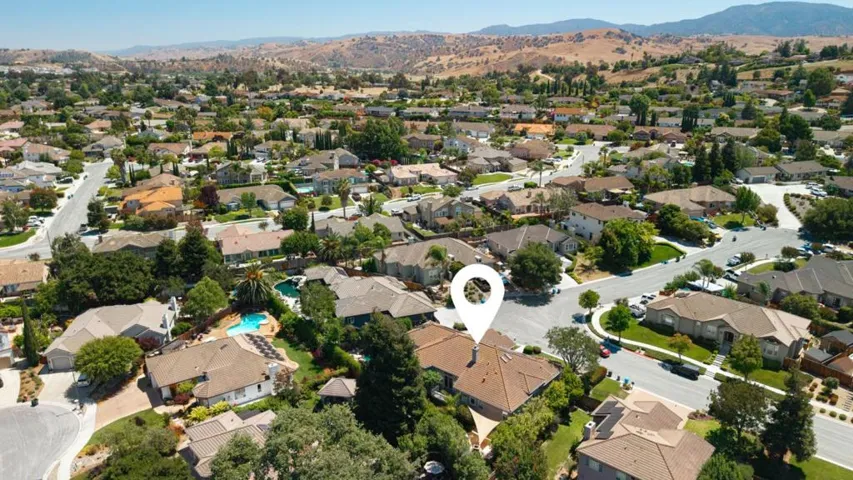 961 Oak Creek Court, Hollister, California 95023