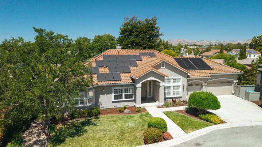 961 Oak Creek Court, Hollister, California 95023