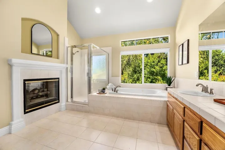 961 Oak Creek Court, Hollister, California 95023