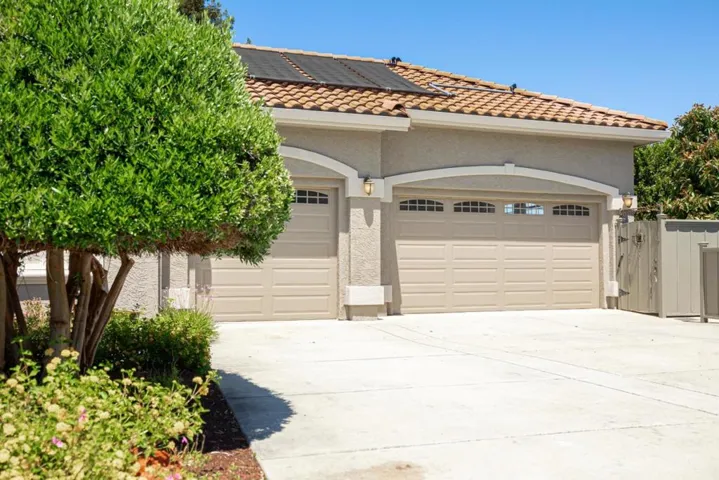 961 Oak Creek Court, Hollister, California 95023