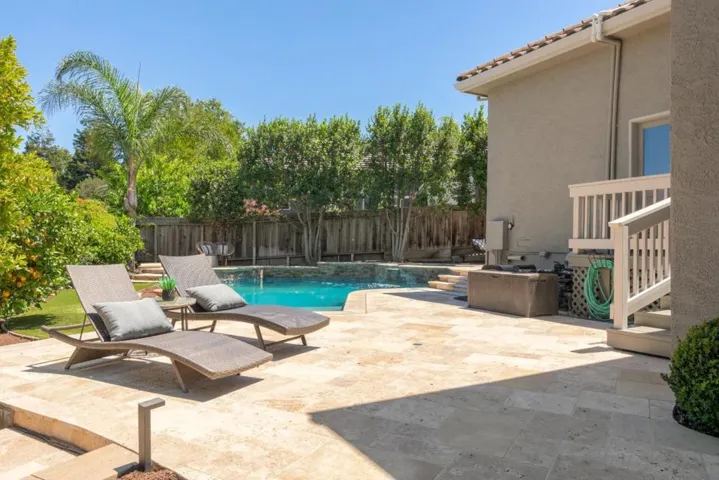 961 Oak Creek Court, Hollister, California 95023