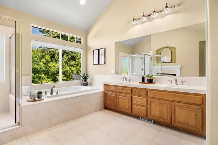 961 Oak Creek Court, Hollister, California 95023