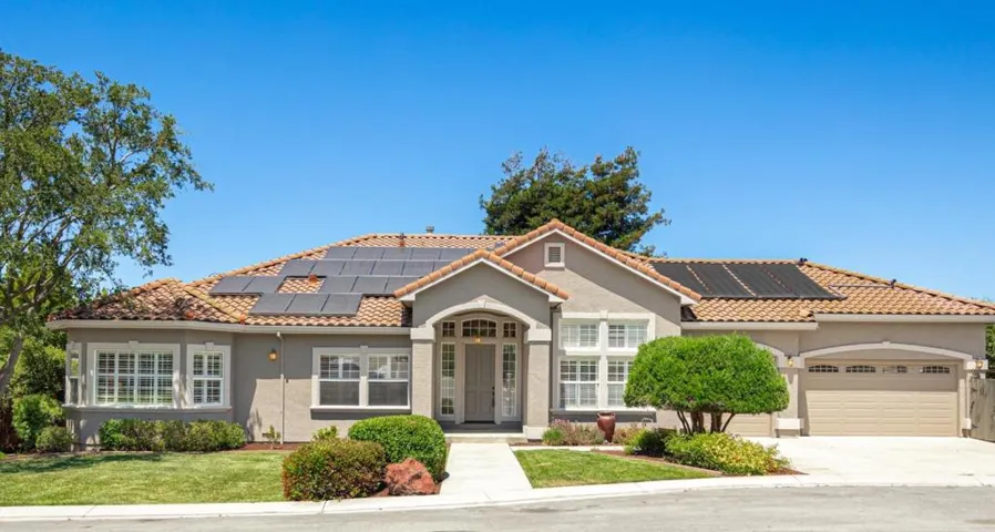 961 Oak Creek Court, Hollister, California 95023