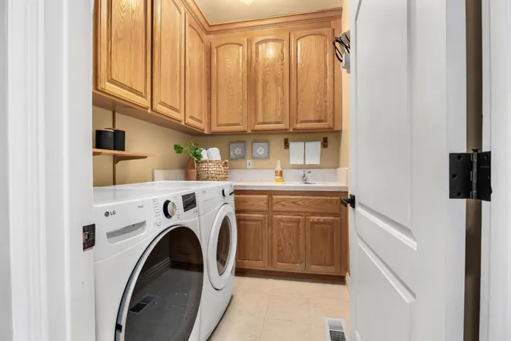 961 Oak Creek Court, Hollister, California 95023