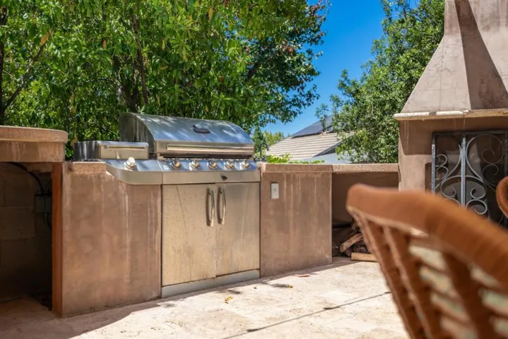 961 Oak Creek Court, Hollister, California 95023