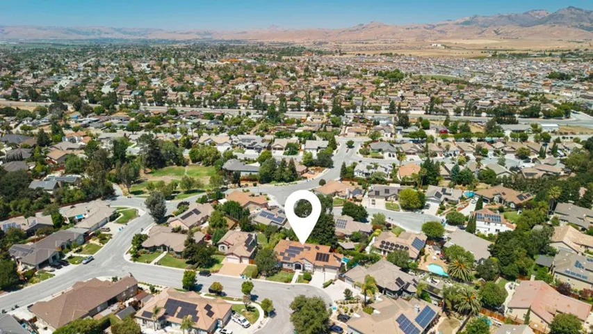 961 Oak Creek Court, Hollister, California 95023