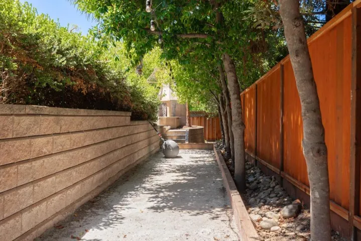 961 Oak Creek Court, Hollister, California 95023