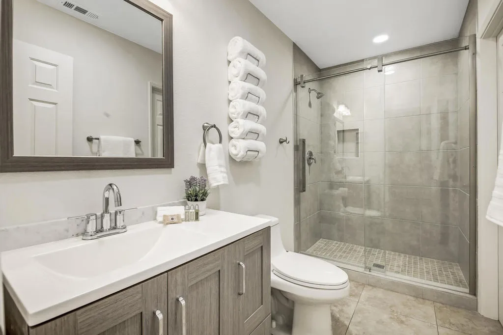 _41 42 BATHROOM FULL SIZE