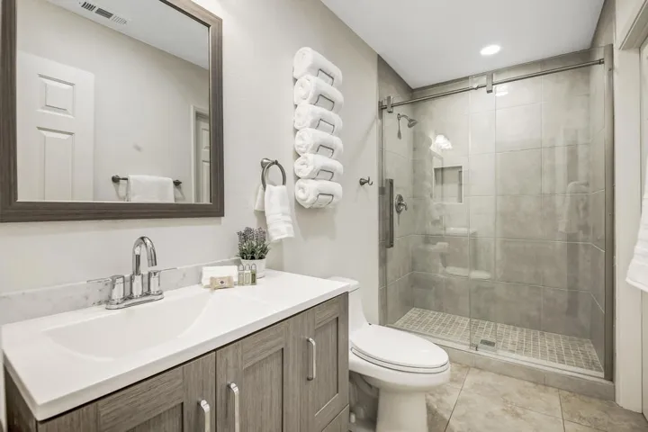 _41 42 BATHROOM FULL SIZE