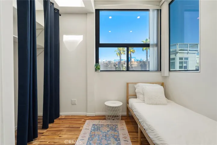 3009 Ocean Front Walk, Venice, California 90291