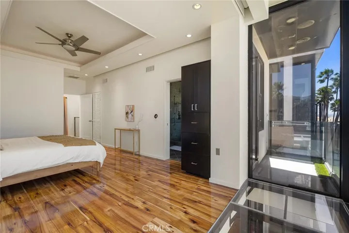 3009 Ocean Front Walk, Venice, California 90291