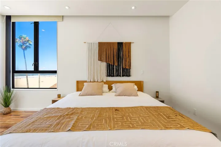 3009 Ocean Front Walk, Venice, California 90291