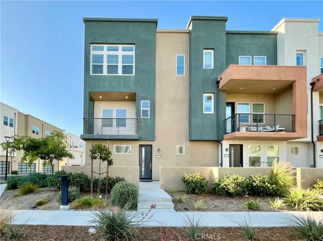 27054 Hummingbird Lane, Valencia, California 91381