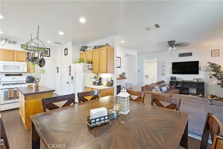 44328 Apache Plume, Lancaster, California 93536