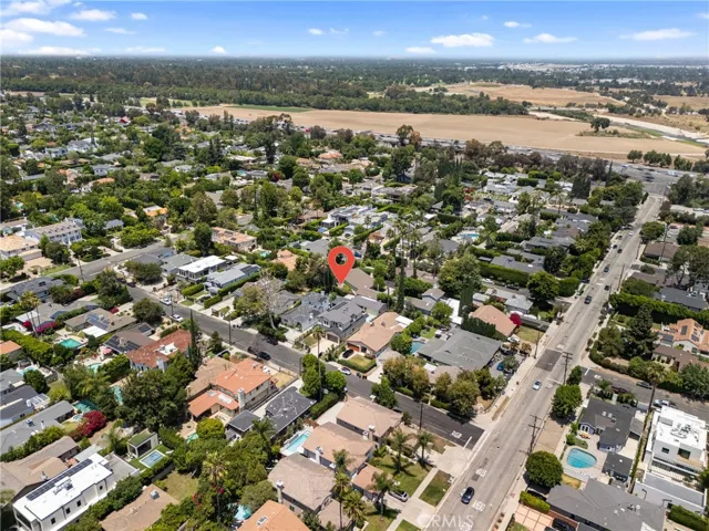 15721 Addison, Encino, California 91436
