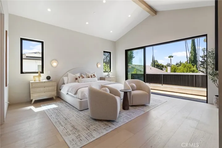 15721 Addison, Encino, California 91436