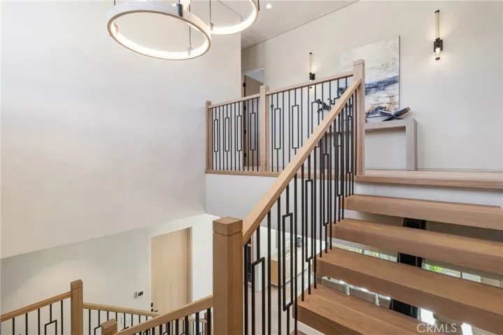15721 Addison, Encino, California 91436