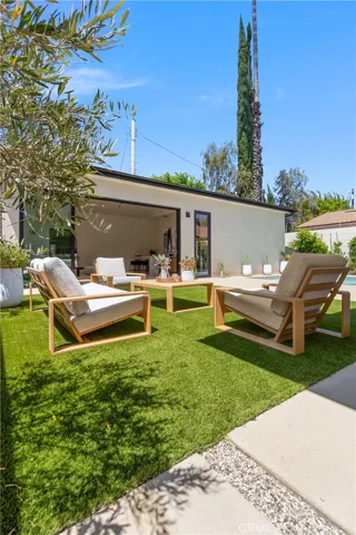15721 Addison, Encino, California 91436